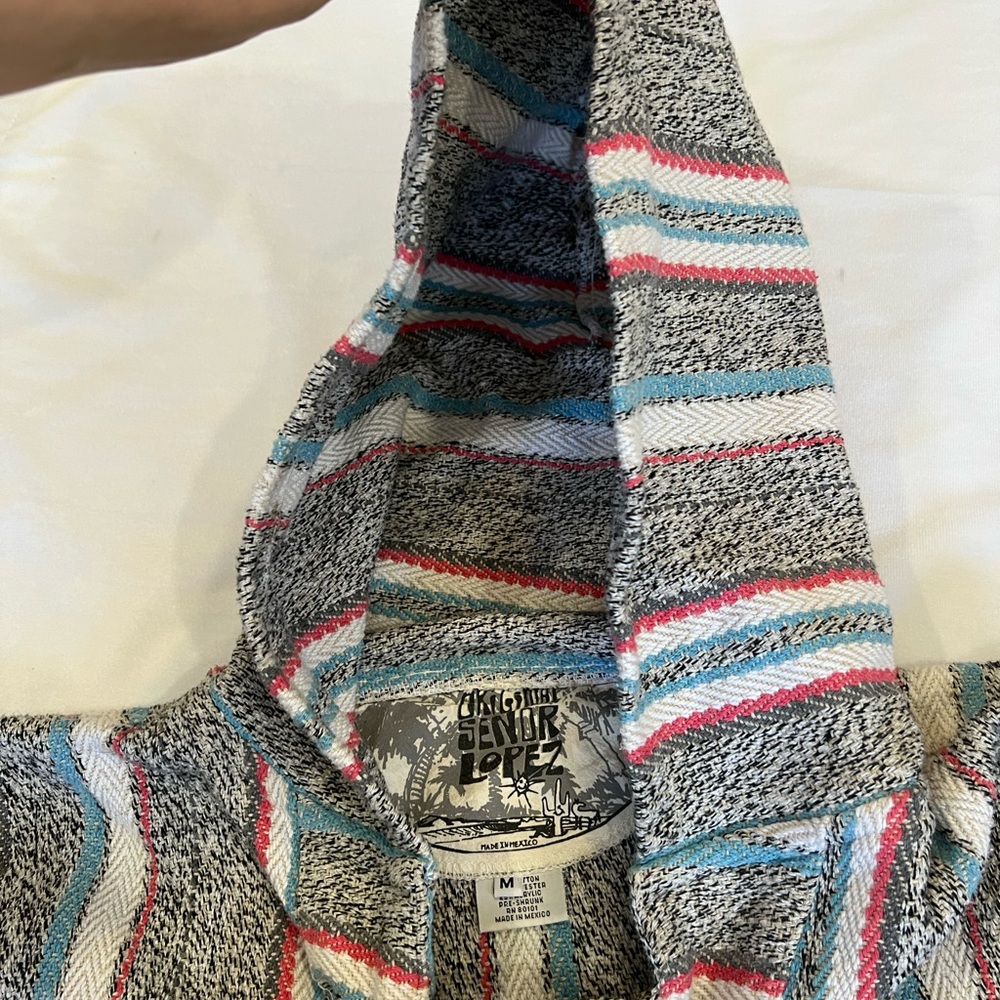 Poncho - Picture 2 of 8
